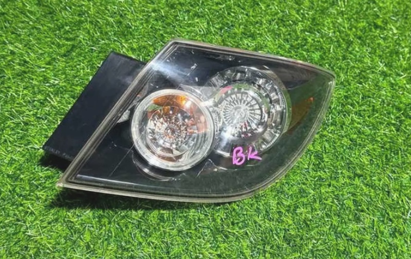 Задняя фара от Mazda 3 BK, 2004-2008г, хэтчбек, правая сторона